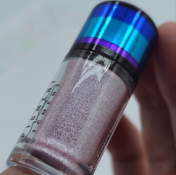 MAC Cosmetics Kitschmas Pigment - Picture 3 of 4